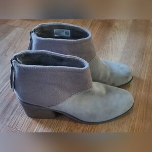 Toms Lacy Ankle Booties, Size 9.5